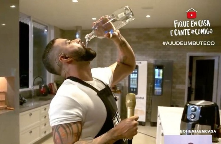 Gusttavo Lima se defende após denúncias no Conar por beber em live