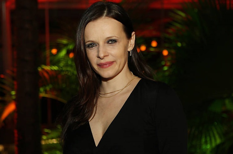 Maria Luísa Mendonça revela aborto e assédio de diretor de TV