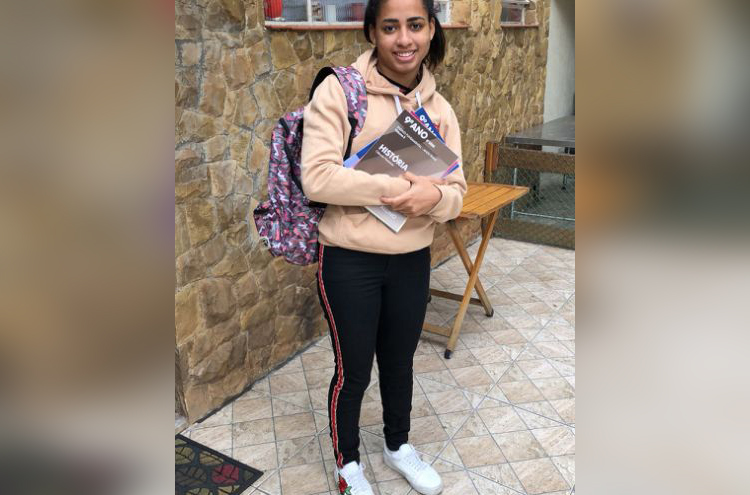 MC Loma é criticada por estudar em escola pública: 'Não tenho dinheiro'