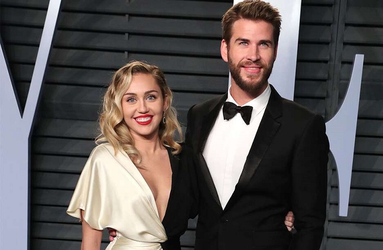 Liam Hemsworth ainda não superou separação de Miley Cyrus