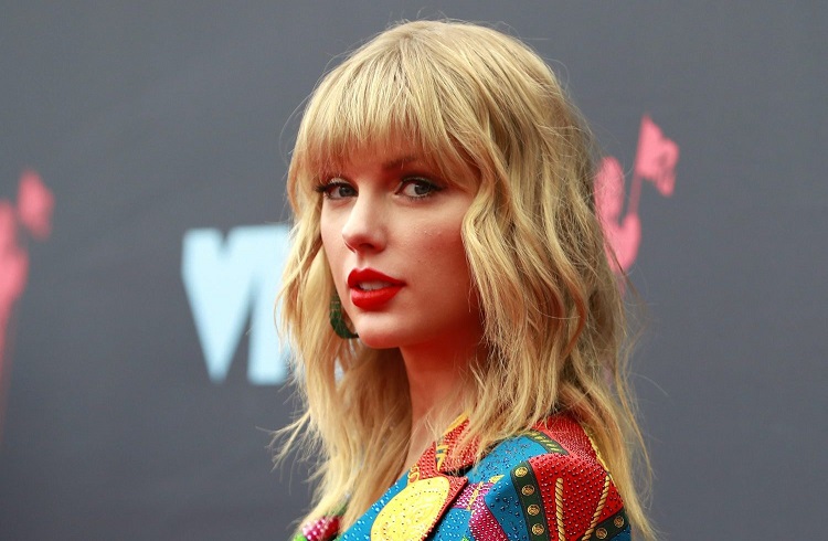 Taylor Swift diz que é proibida de cantar suas músicas antigas