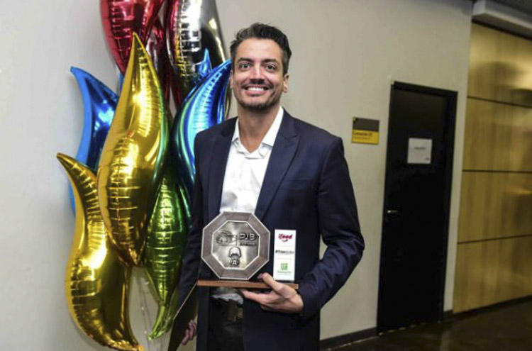 Léo Dias anuncia saída do Fofocalizando, mas SBT nega