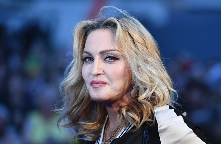 Madonna telefona para Anitta e as duas podem gravar funk juntas