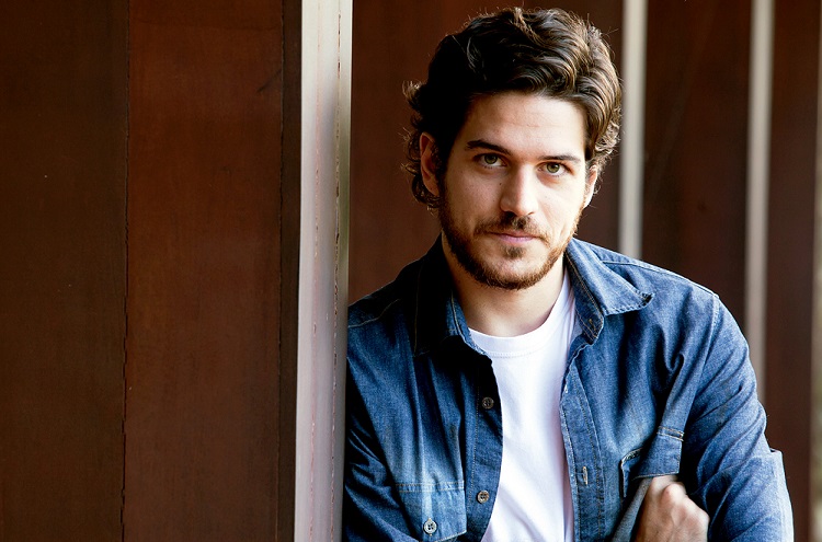 Marco Pigossi fecha com a Netflix e estrela série australiana