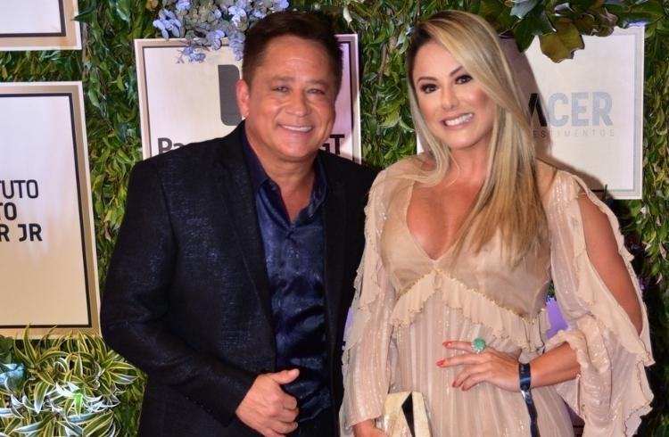 Esposa de Leonardo fala sobre os 23 anos de casamento: 'Decepções e traições'