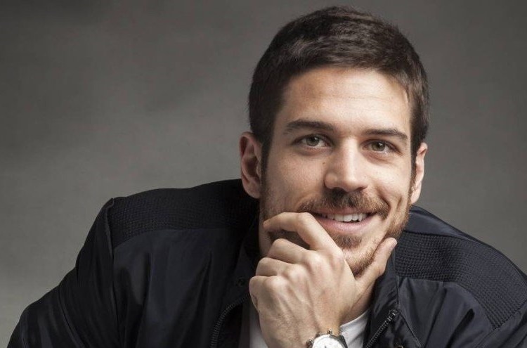 Diretor esnoba Marco Pigossi e galãs: 'Antes da Globo não eram ninguém'