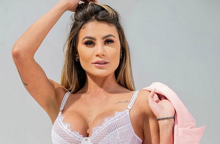 Bailarina do Faustão é presa por desacato após festa em SC