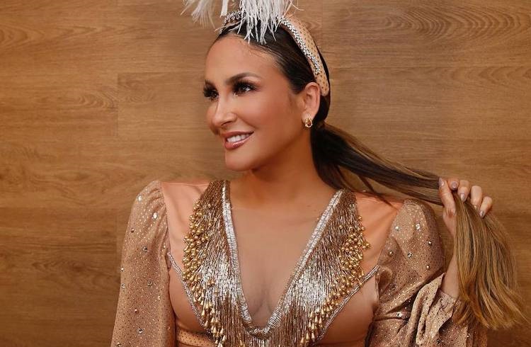 Grávida, Claudia Leitte explica por que dará à luz nos EUA