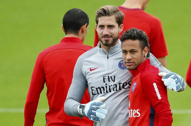 Que tiro foi esse? Companheiro de equipe ironiza Neymar com vídeo em que ele se joga