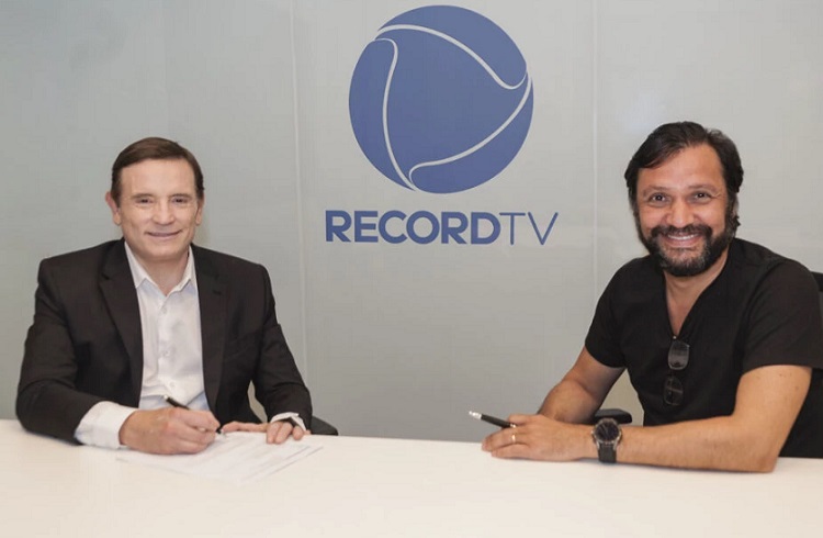 Record anuncia oficialmente a contratação de Roberto Cabrini