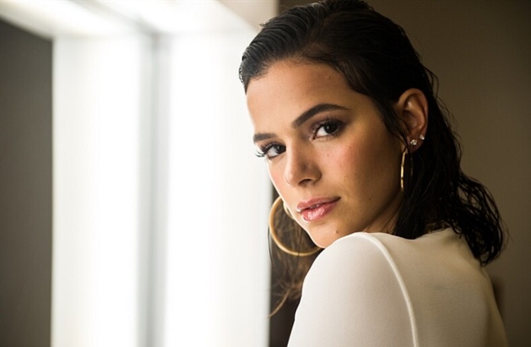 Marquezine diz que não está aberta para relacionamento: “Sempre fui chata”