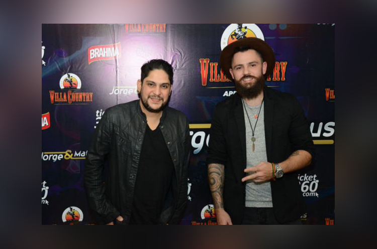 Jorge e Mateus se desentendem no palco e clima pesa durante show