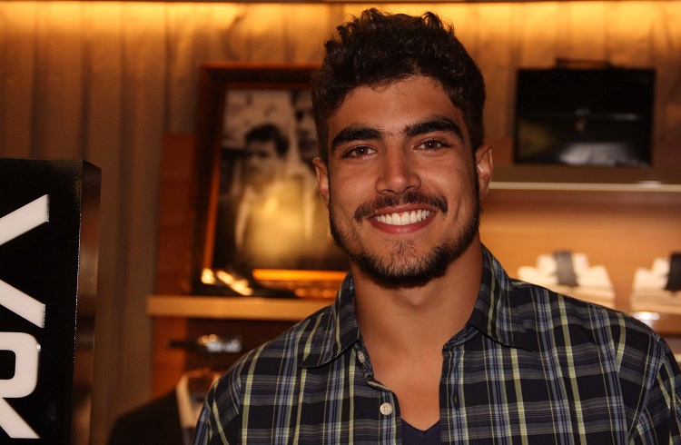 Caio Castro é condenado a indenizar fotógrafo por agressão