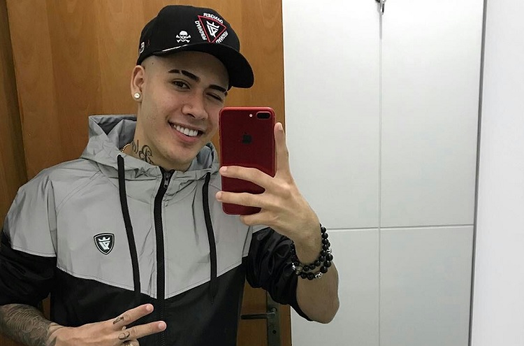 MC Kevinho cancela show, público se revolta e promove quebra quebra
