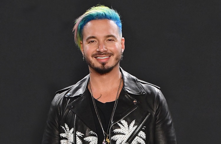 J. Balvin é criticado por internautas após debochar de Shakira em live