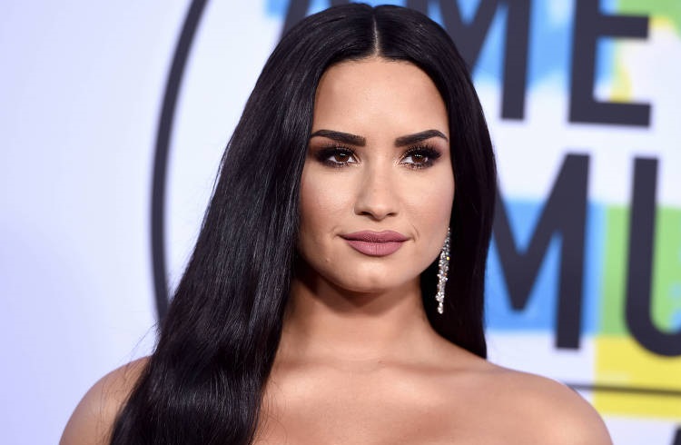 Demi Lovato prepara retorno aos palcos