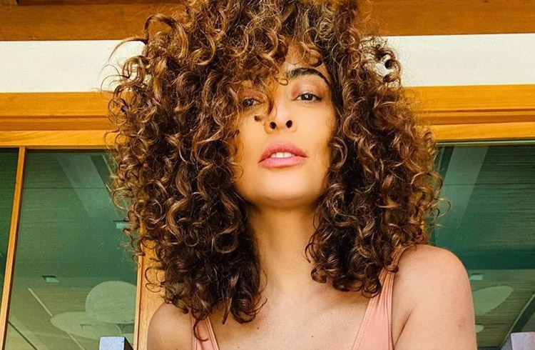 Juliana Paes sobre assumir cachos naturais: “estou inspirando mulheres”