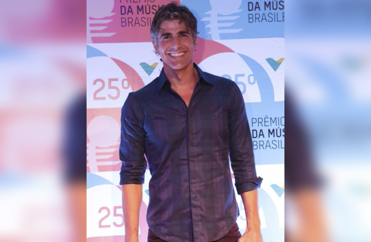 Gianecchini é flagrado beijando outro homem na Espanha