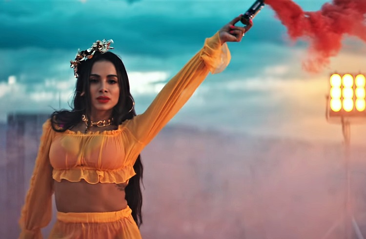 Anitta fala sobre uso de antidepressivo e busca pelo corpo perfeito