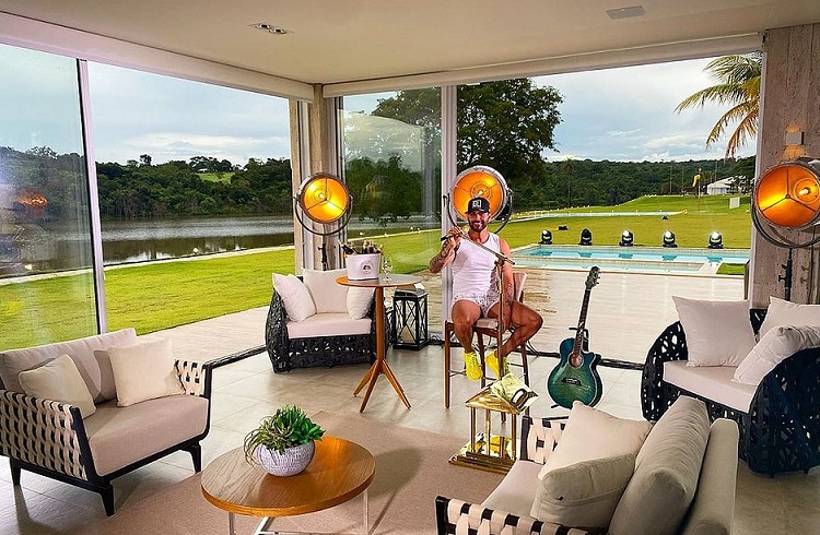Gusttavo Lima quebra recorde mundial com live direto de sua casa