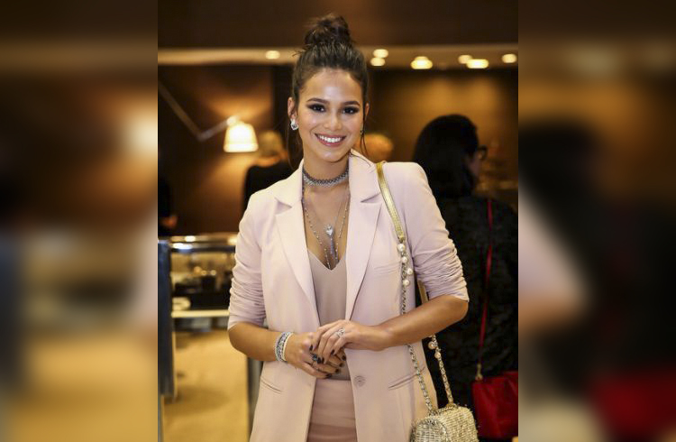 Bruna Marquezine volta a seguir ‘parças’ de Neymar no Instagram