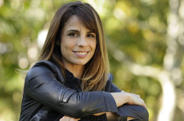Maria Ribeiro é agredida em bar de Madri durante transmissão ao vivo