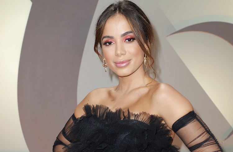 Anitta é detonada na web ao falar de Pabllo Vittar: "Tá precisando aparecer"